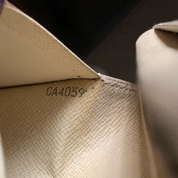 **SOLD** Louis Vuitton Azur women’s wallet - Picture 7 of 9